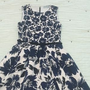 Zip up dress with flowers